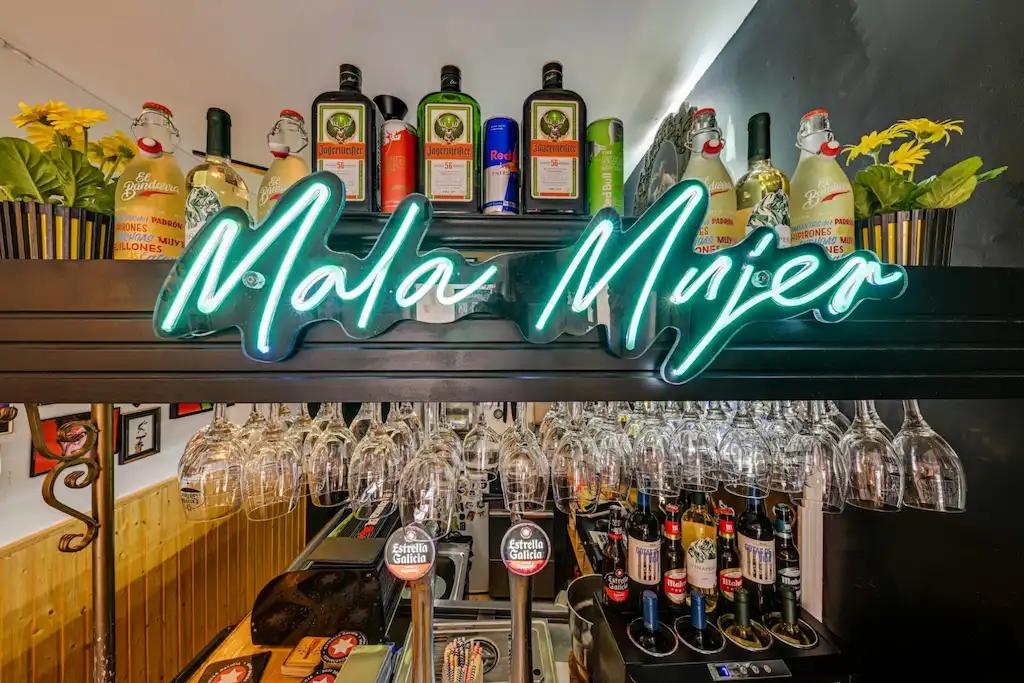 Bar mala mujer